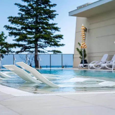 Apartment Azure Infinity - Sea View, Pools & - Over The Sea And Under The Sky Varna