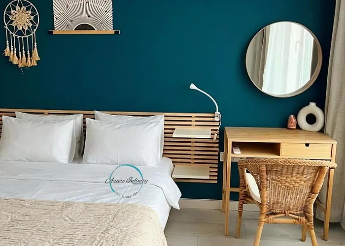 公寓 Azure Infinity - Sea View, Pools & - Over The Sea And Under The Sky 瓦爾納